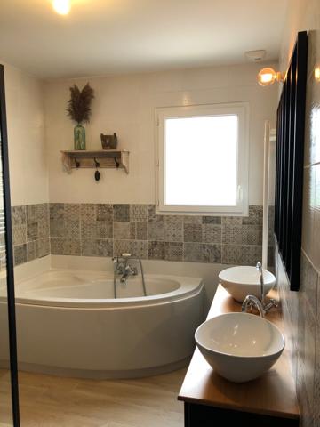 Maison récente Ecommoy 4 chambres 3 sdb piscine 136m2