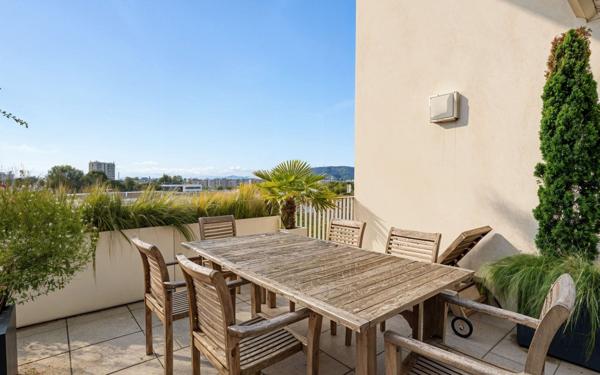 Appartement à vendre    5 pièces • 101,56 m2 Sathonay-Camp