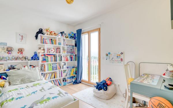 Appartement à vendre    5 pièces • 101,56 m2 Sathonay-Camp