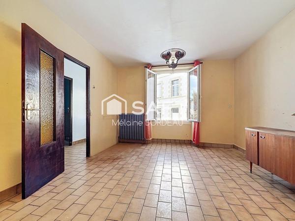 Maison de caractère à rénover, plein centre-ville