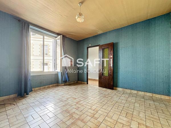 Maison de caractère à rénover, plein centre-ville