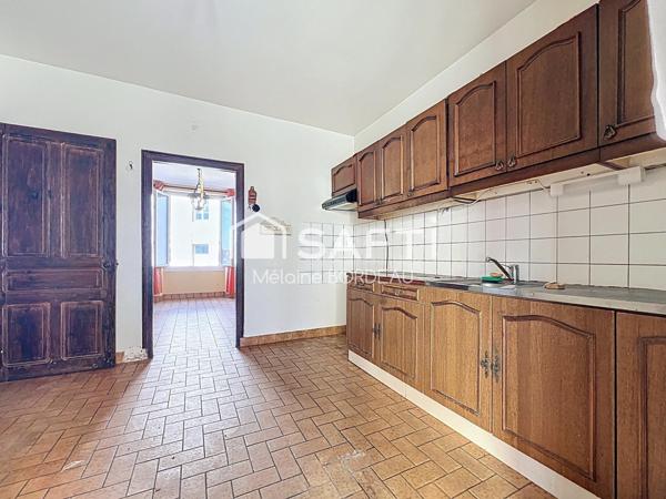 Maison de caractère à rénover, plein centre-ville