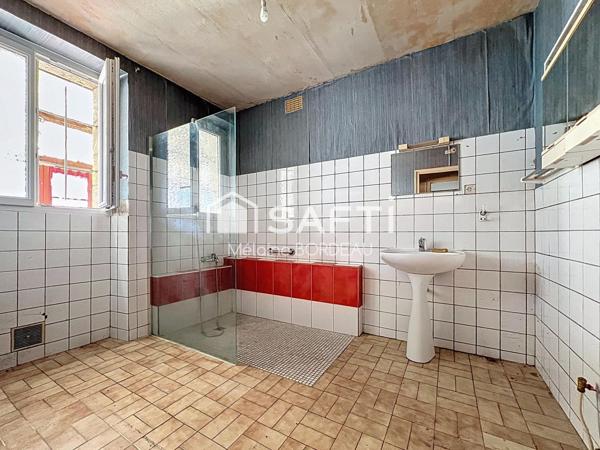 Maison de caractère à rénover, plein centre-ville