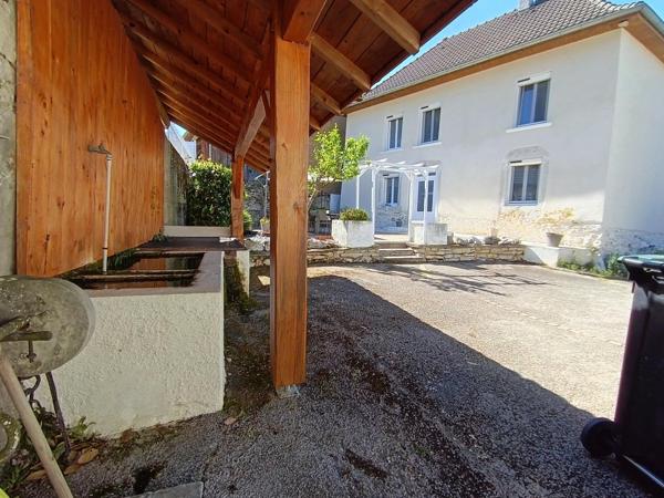 Maison atypique avec grande dépendance