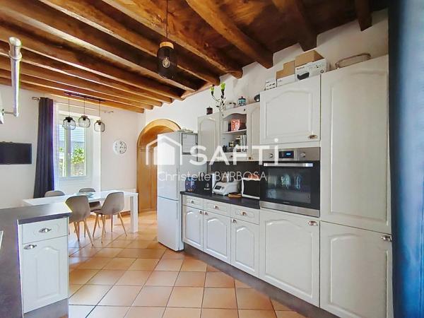 Maison atypique avec grande dépendance