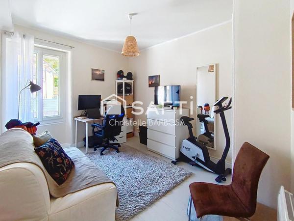 Maison atypique avec grande dépendance