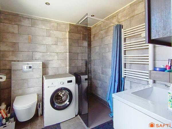 Maison atypique avec grande dépendance