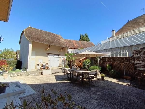 Maison atypique avec grande dépendance