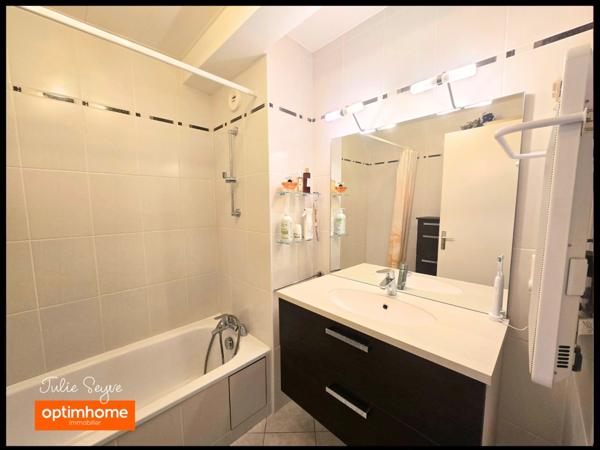 Appartement avec 2 chambres, une terrasse, une cave et un parking – Centre de Gex