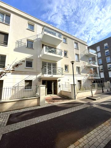 Appartement
         2 pièces
        - 45 m² 118 000 € *