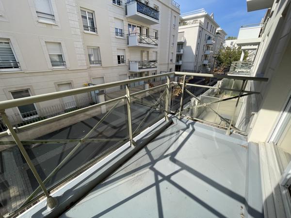 Appartement
         2 pièces
        - 45 m² 118 000 € *