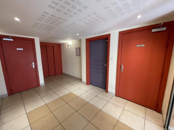Appartement
         2 pièces
        - 45 m² 118 000 € *