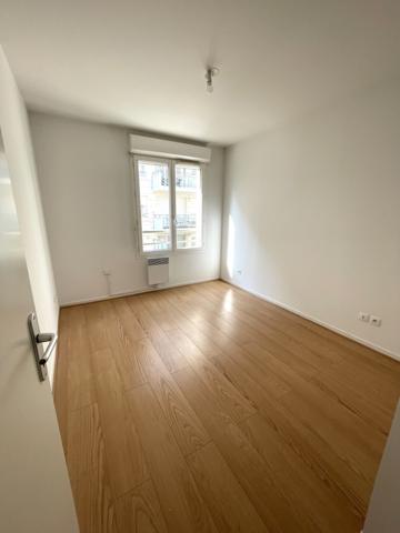 Appartement
         2 pièces
        - 45 m² 118 000 € *