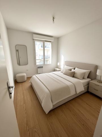 Appartement
         2 pièces
        - 45 m² 118 000 € *