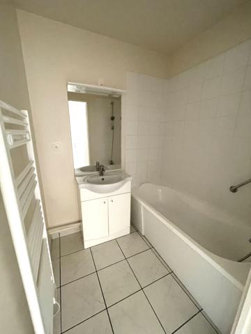 Appartement
         2 pièces
        - 45 m² 118 000 € *