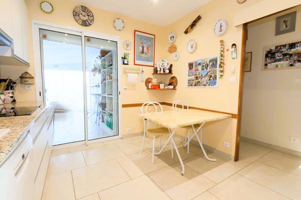 Maison de Ville T5 avec Piscine double Garage + logement indépendant