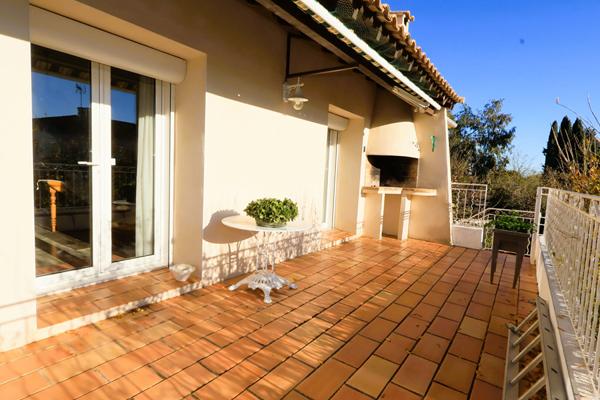 Maison de Ville T5 avec Piscine double Garage + logement indépendant