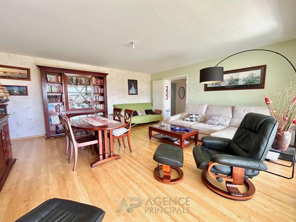 Appartement 64 m² La Rochelle -Terrasse 22 m² - Ascenseur - Parking - DPE B €399 000 ** - Référence MR712ED1