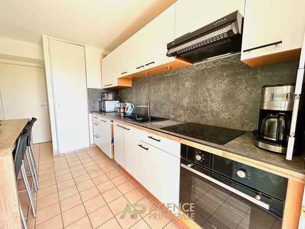 Appartement 64 m² La Rochelle -Terrasse 22 m² - Ascenseur - Parking - DPE B €399 000 ** - Référence MR712ED1