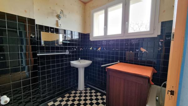 Secteur La Courbe - Maison lumineuse avec jardin plein sud et beau potentiel