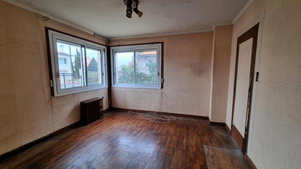 Secteur La Courbe - Maison lumineuse avec jardin plein sud et beau potentiel