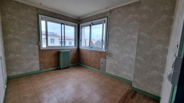 Secteur La Courbe - Maison lumineuse avec jardin plein sud et beau potentiel