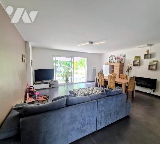 Maison individuelle plain-pied au calme, 3 chambres, jardin arboré, terrasses, puits, cabane