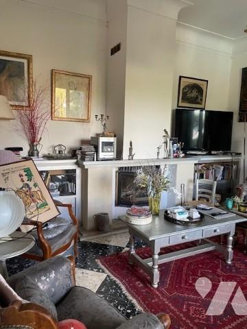 Villa avec piscine à vendre sur les hauteurs de Nîmes.