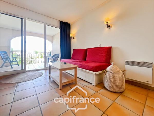 Domaine et golf de Pont Royal : Résidence du lac , appartement au premier étage, 32 m2 , vue panoramique sur le lac