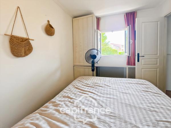 Domaine et golf de Pont Royal : Résidence du lac , appartement au premier étage, 32 m2 , vue panoramique sur le lac