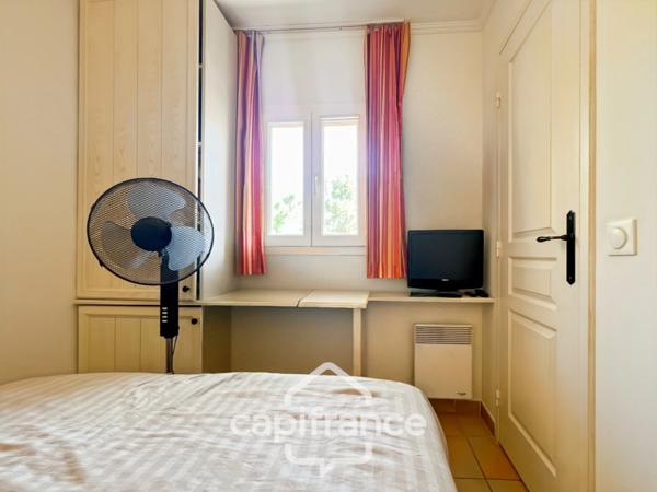 Domaine et golf de Pont Royal : Résidence du lac , appartement au premier étage, 32 m2 , vue panoramique sur le lac