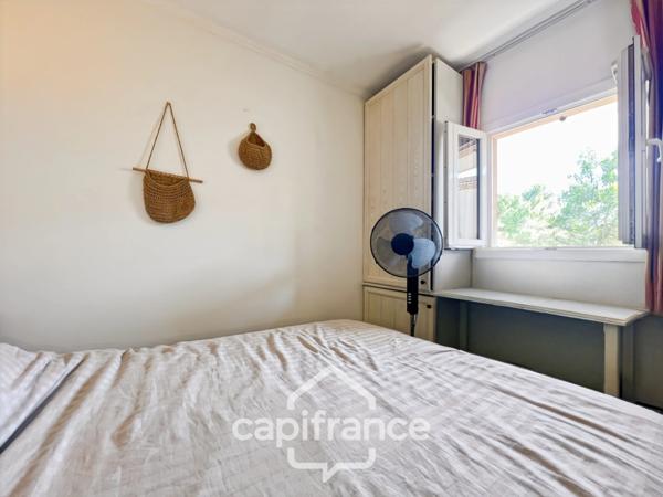 Domaine et golf de Pont Royal : Résidence du lac , appartement au premier étage, 32 m2 , vue panoramique sur le lac