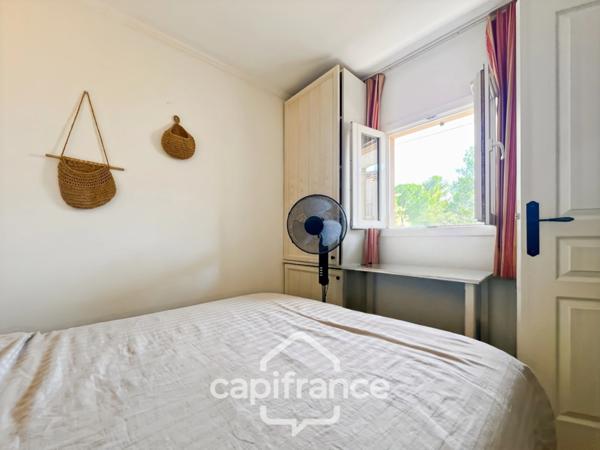 Domaine et golf de Pont Royal : Résidence du lac , appartement au premier étage, 32 m2 , vue panoramique sur le lac