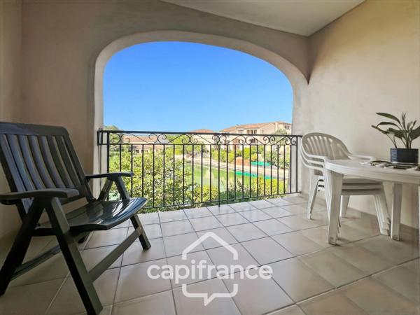 Domaine et golf de Pont Royal : Résidence du lac , appartement au premier étage, 32 m2 , vue panoramique sur le lac