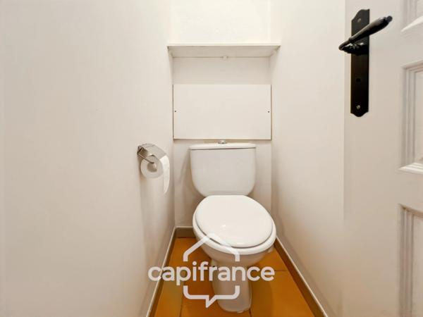 Domaine et golf de Pont Royal : Résidence du lac , appartement au premier étage, 32 m2 , vue panoramique sur le lac