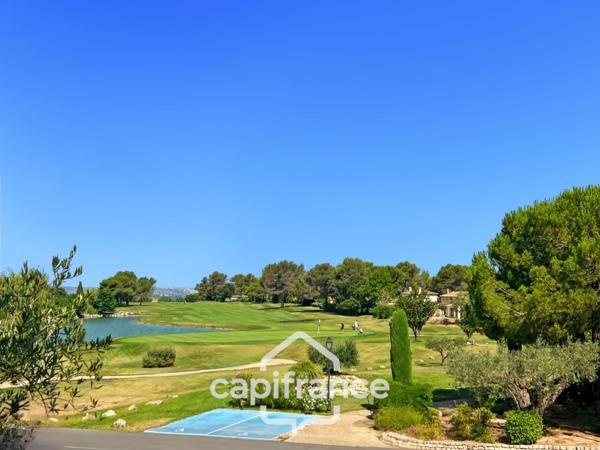 Domaine et golf de Pont Royal : Résidence du lac , appartement au premier étage, 32 m2 , vue panoramique sur le lac