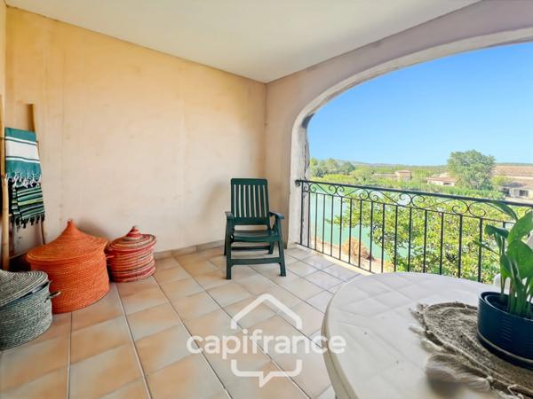 Domaine et golf de Pont Royal : Résidence du lac , appartement au premier étage, 32 m2 , vue panoramique sur le lac