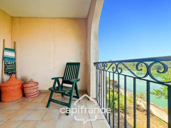 Domaine et golf de Pont Royal : Résidence du lac , appartement au premier étage, 32 m2 , vue panoramique sur le lac