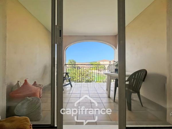 Domaine et golf de Pont Royal : Résidence du lac , appartement au premier étage, 32 m2 , vue panoramique sur le lac