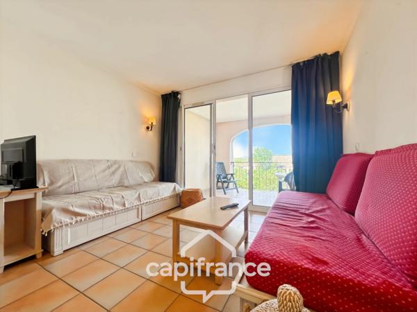 Domaine et golf de Pont Royal : Résidence du lac , appartement au premier étage, 32 m2 , vue panoramique sur le lac