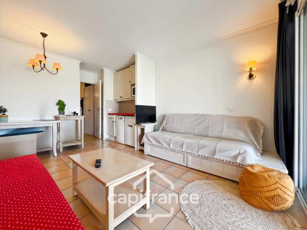 Domaine et golf de Pont Royal : Résidence du lac , appartement au premier étage, 32 m2 , vue panoramique sur le lac