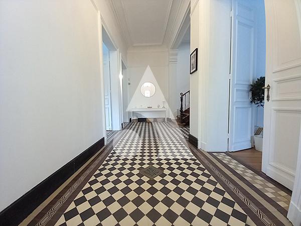 Maison 10 pièces 355 m2
