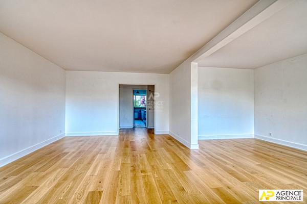 Le Chesnay St-Jean limite Versailles - Appartement 5 pièces 103 m² carrez , 4 chambres avec ascenseur, balcon, cave et place de parking en sous-sol €795 000 ** - Référence 25543