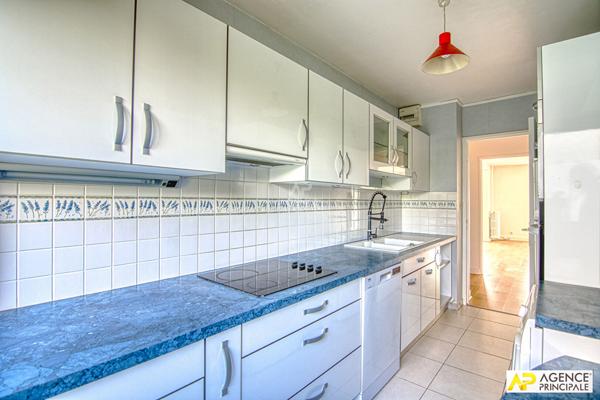 Le Chesnay St-Jean limite Versailles - Appartement 5 pièces 103 m² carrez , 4 chambres avec ascenseur, balcon, cave et place de parking en sous-sol €795 000 ** - Référence 25543