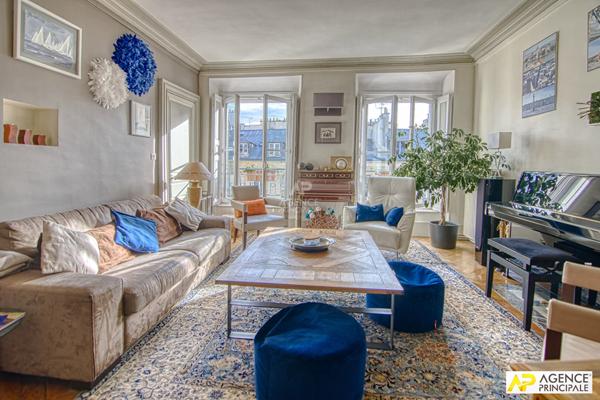 Versailles Saint-Louis Appartement 6 pièces 132 m² Carrez situé au 3eme étage d'un bel immeuble ancien 1 050 000 € ** - Référence 25558