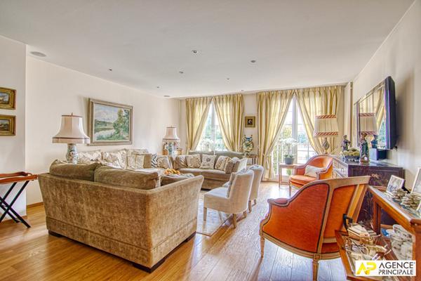 Versailles Rive-Droite Appartement 4 pièces 108.40m² au 2ème étage avec ascenseur, cave et parking €710 000 ** - Référence 25529