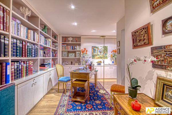 Versailles Rive-Droite Appartement 4 pièces 108.40m² au 2ème étage avec ascenseur, cave et parking €710 000 ** - Référence 25529