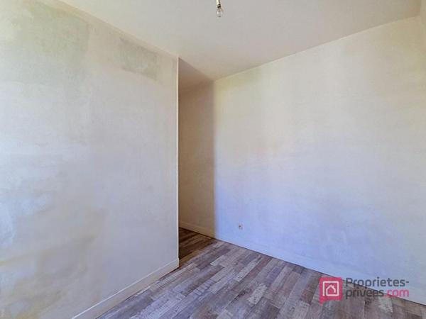Appartement en rez-de-chaussée avec cour et 2 stationnements