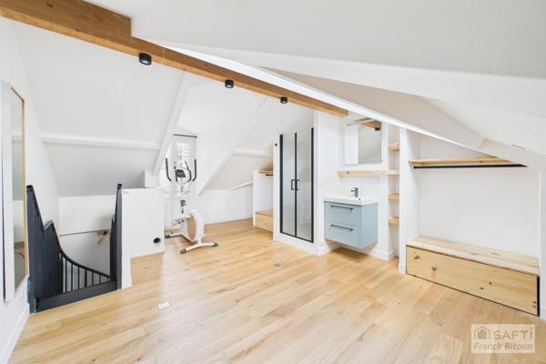 Coeur de Bécon. Charmante maison ancienne avec terrasse.