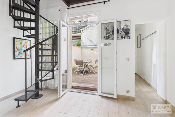 Coeur de Bécon. Charmante maison ancienne avec terrasse.